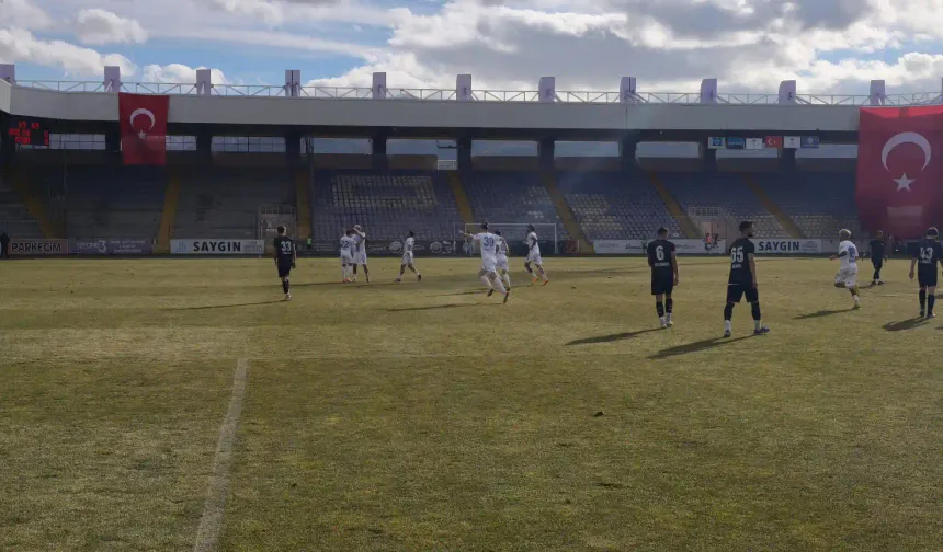 Kütahyaspor-Afyonspor maçında ilk yarı tamamlandı