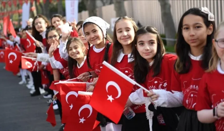 Okullar ‘Bayrak sevgisi’ temasıyla başlayacak