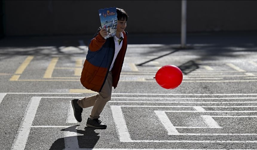 Okullarda yarıyıl tatili başlıyor öğrenciler karne alacak