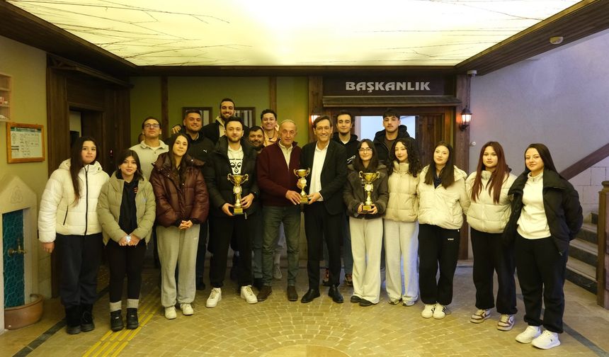 Şampiyon Moymulspor’dan Tavşanlı Belediye Başkanına ziyaret