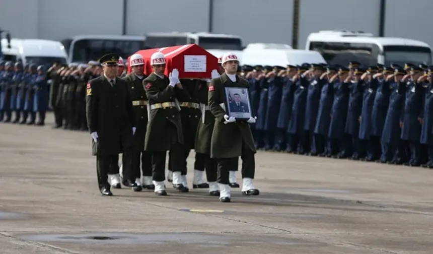 Balıkesir’de şehit olan pilot son yolculuğuna uğurlandı