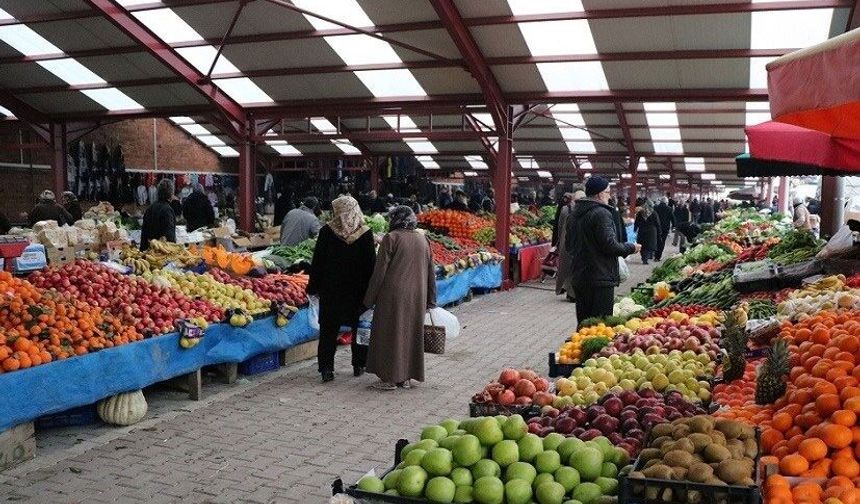 Kütahya Altıntaş Belediye Başkanı pazarda vatandaşlarla buluştu