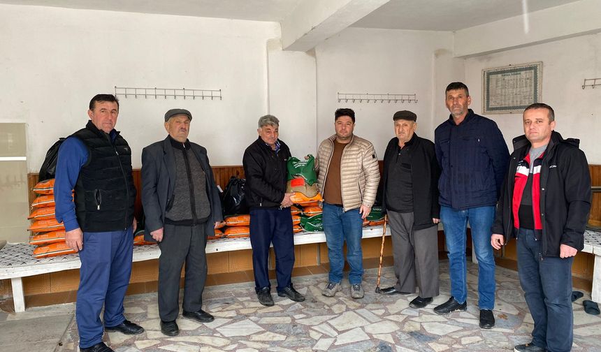 Kütahya Tavşanlı’da üreticilere yem bitkisi tohumu dağıtıldı