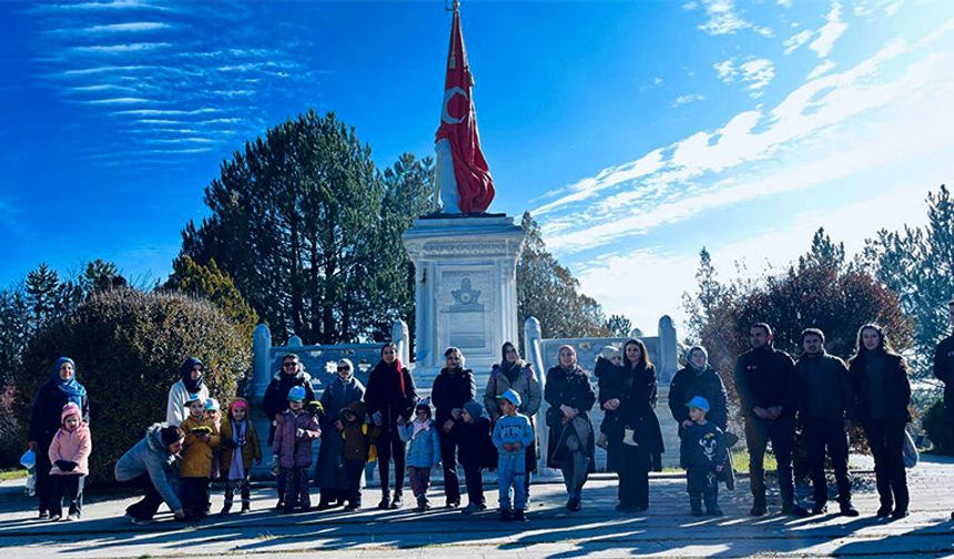 Kütahya’da öğrenciler “Yeşil Vatan” için doğa yürüyüşü yaptı