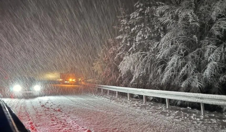 Kütahya’da yoğun kar yağışı ulaşımı zorlaştırdı