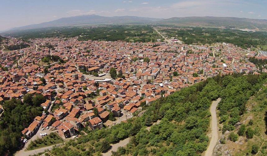 Kütahya Simav’da 3.343 metrekare tarla mahkemeden satışa çıkarıldı