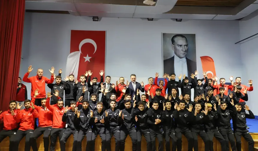 Bakan Yardımcısı Eminoğlu, Kütahya’da öğrencilerle buluştu