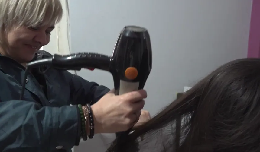 Kuaförlükten tuvale: 52 yaşında hayalini gerçekleştirdi