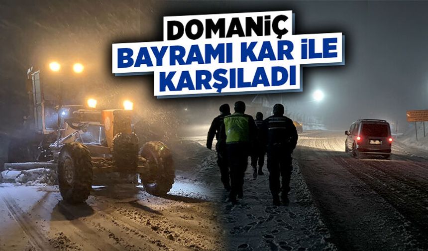 Kütahya Domaniç, bayramı kar yağışı ile karşıladı