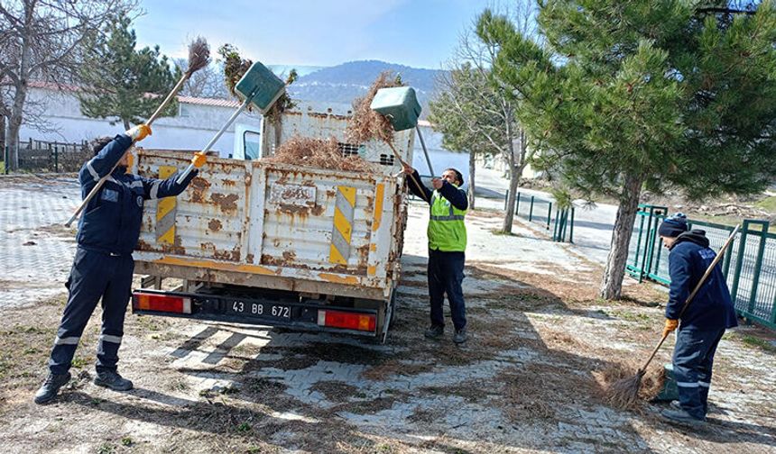 Kütahya Okçu Mahallesi’nde cadde temizliği yapıldı