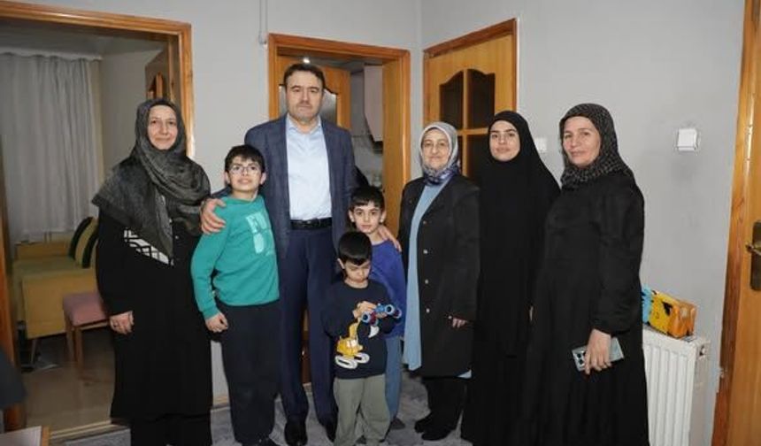 Kütahya Valisi Işın, vatandaşın iftar sofrasına misafir oldu