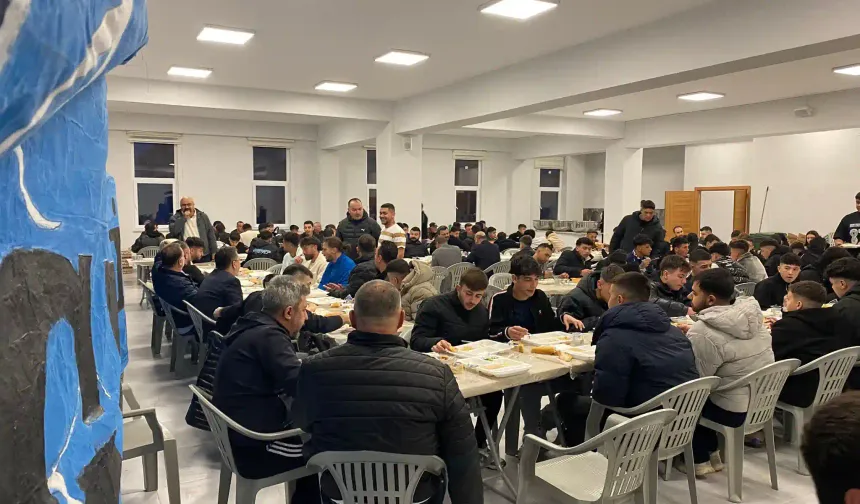 Kütahyaspor yönetimi ve futbolcuları, taraftarıyla buluştu