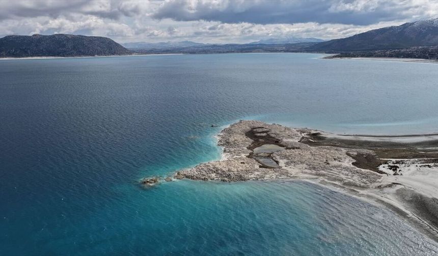 Salda ve diğer kuruyan göller yeniden su tutuyor