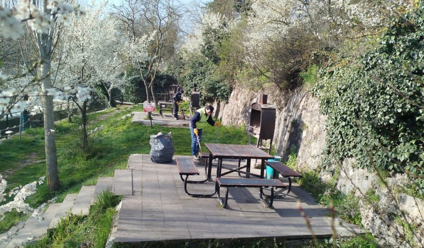 Ağaçköy Regülatör piknik alanında bahar temizliği