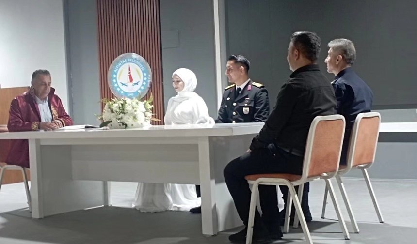 Kütahya Altıntaş Başkanı Tunç’tan Emine ve Burhan çiftine nikah