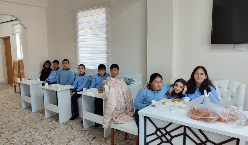 Kütahya Çavdarhisarda öğrencilerle kahvaltı programı düzenlendi