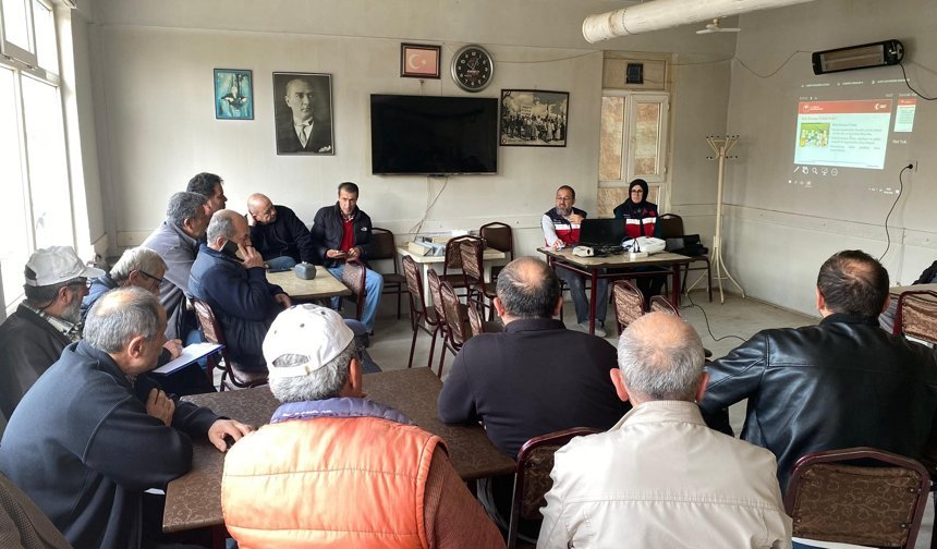 Kütahya Tavşanlı’da üreticilere zirai eğitim verildi