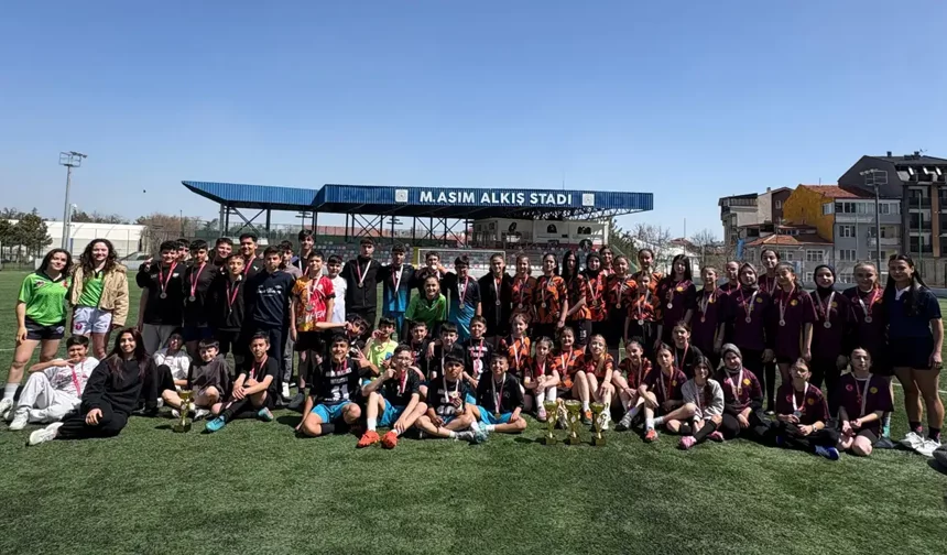 Kütahya’da yıldızlar ragbi şampiyonları belli oldu