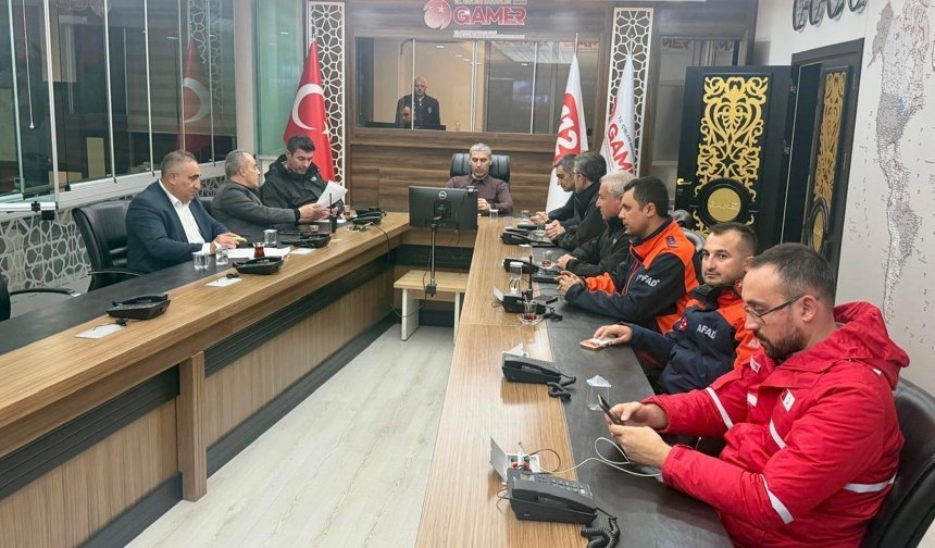 Afyonkarahisar’da kar ve sağanak ulaşımı etkiledi