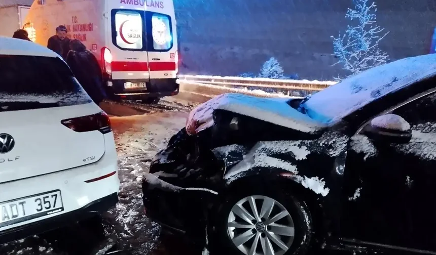 Afyonkarahisar’da zincirleme kazada 8 kişi yaralandı