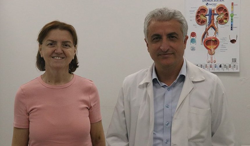 Kanser hastasına kendi bağırsağından mesane yapıldı