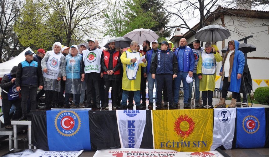Kütahya’da 1 Mayıs kutlandı, halaylar çekildi