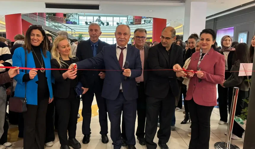 Kütahya’da lise öğrencileri bir yıllık emeklerini sergiledi