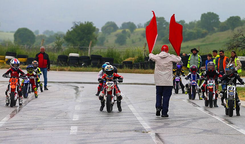 Türkiye Süpermoto ve Motomini Şampiyonası’nın 2. ayağı Uşak’ta başladı
