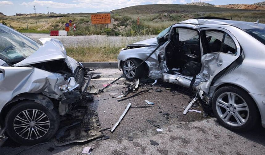 Afyonkarahisar'da trafik kazası: 1 ölü, 6 yaralı