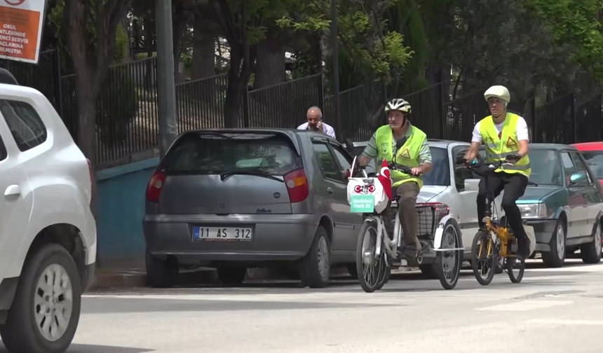 Bilecik’te 86 yaşındaki bisiklet tutkunu, farkındalık için pedal çeviriyor