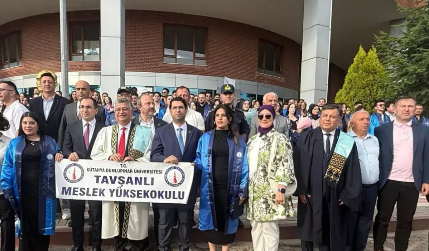 DPÜ Tavşanlı MYO'da mezuniyet coşkusu