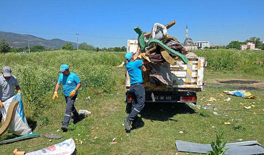 Kütahya'da Bölücek Çayırı'nda atıklar temizlendi