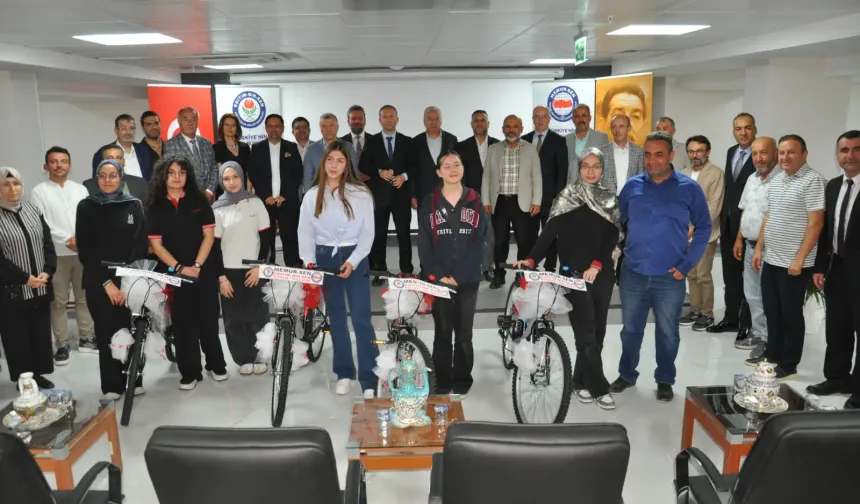 Kütahya’da kitap okumada öğrenciler ödüllendirildi
