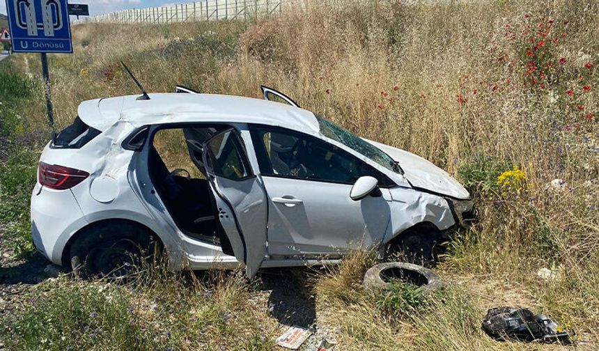 Kütahya’da kontrolden çıkan otomobil takla attı