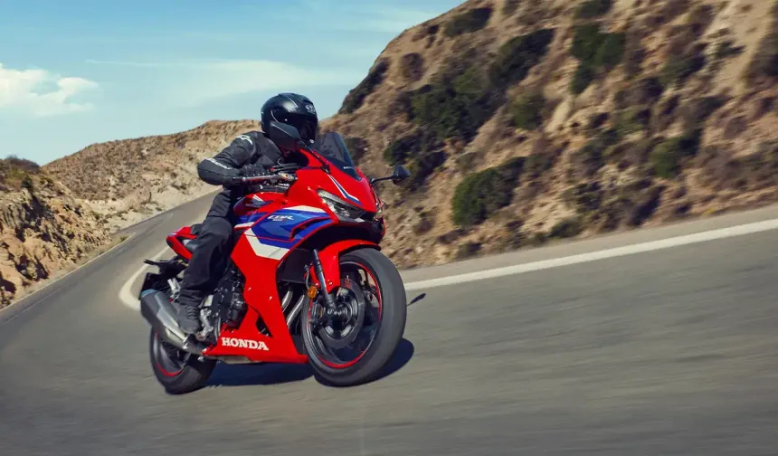 Honda yeni CBR500R modelini satışa sundu