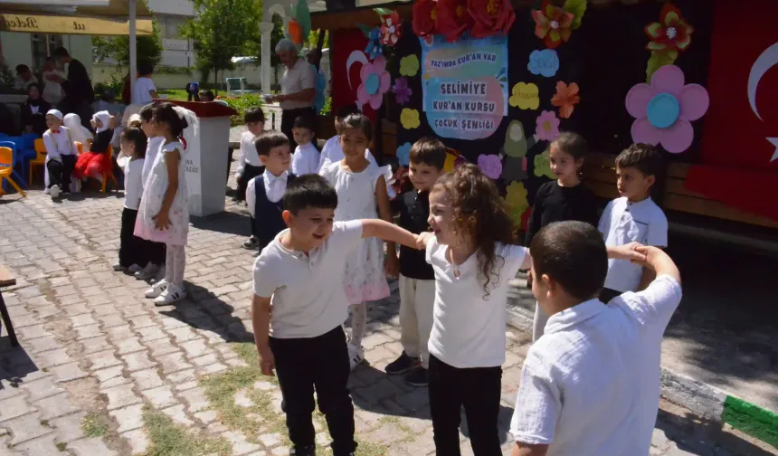 Kütahya'da minik öğrenciler çocuk şenliğinde eğlendi
