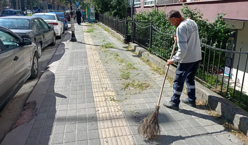 Kütahya'da Yıldırım Beyazıt Mahallesi'nde temizlik çalışması