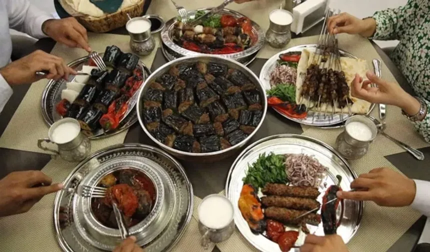 Turistler Türkiye'de en çok yeme içmeye harcadı