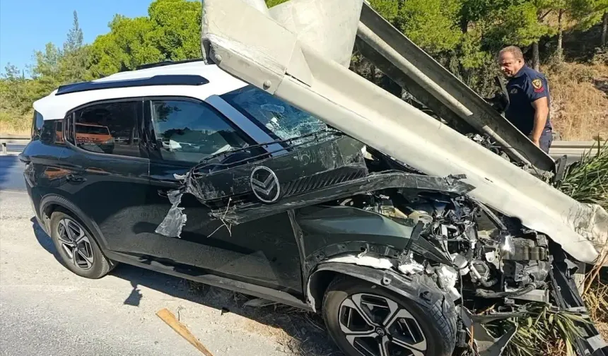Aydın’da otomobil bariyerlere çarptı: 1 yaralı