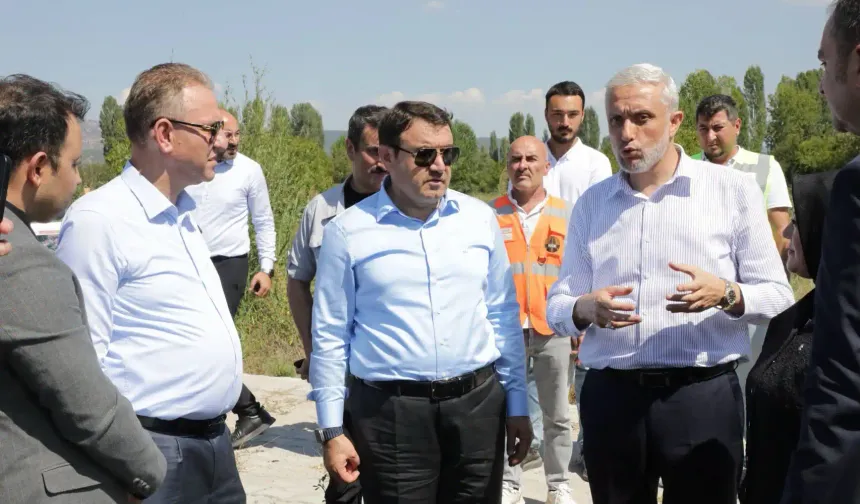 Kütahya Valisi Işın Emet Simav yolu'nda devam eden çalışmaları inceledi