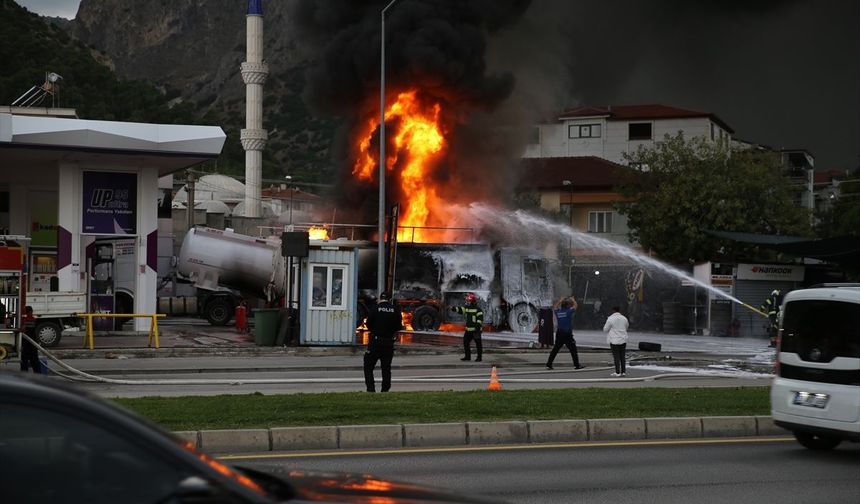Denizli’de akaryakıt istasyonunda tanker yangını