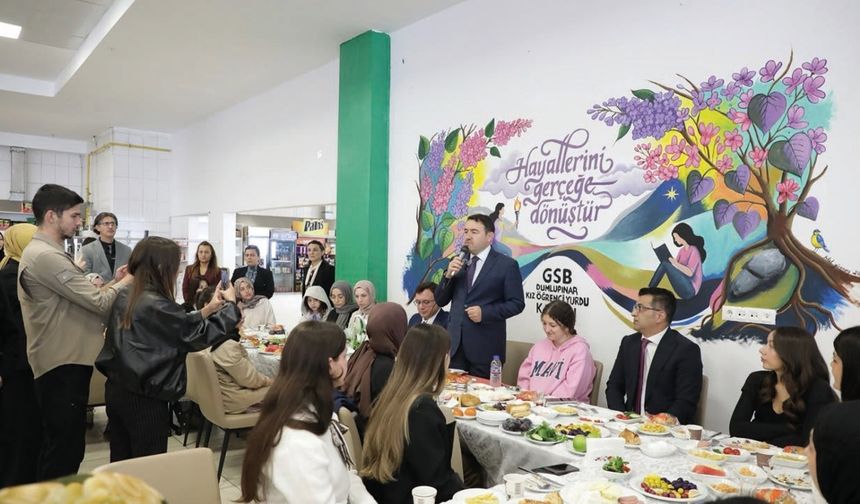 Kütahya Valisi Işın, üniversite öğrencileriyle buluştu