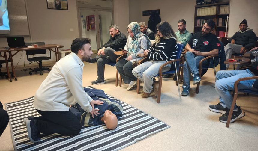 Kütahya’da motosiklet tutkunlarına ilk yardım anlatıldı