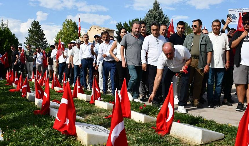 Memleket Partisi Lideri İnce, Dumlupınar Şehitliği'ni ziyaret etti