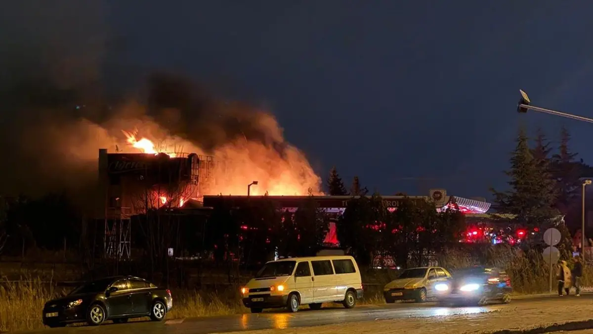 Afyonkarahisar'da Restoranda Yangın Çıktı 1 Ölü, 17 Yaralı (1)