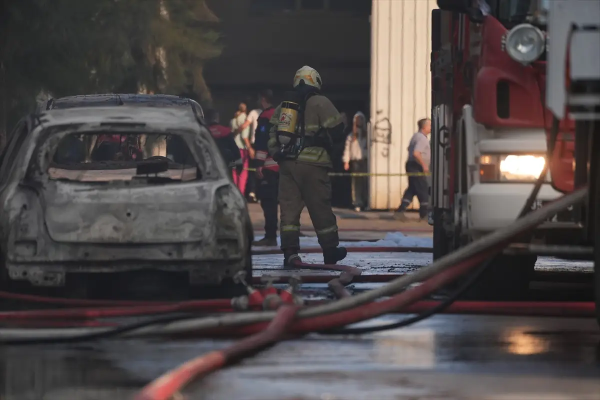 İzmir'de Bir Fabrikada Yangın Çıktı (2)