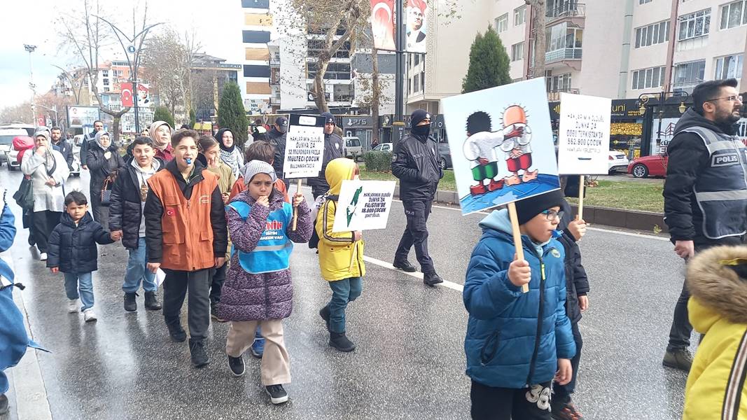 Kütahya Da Çocuklar Filistine Destek Için Yürüdü (2)