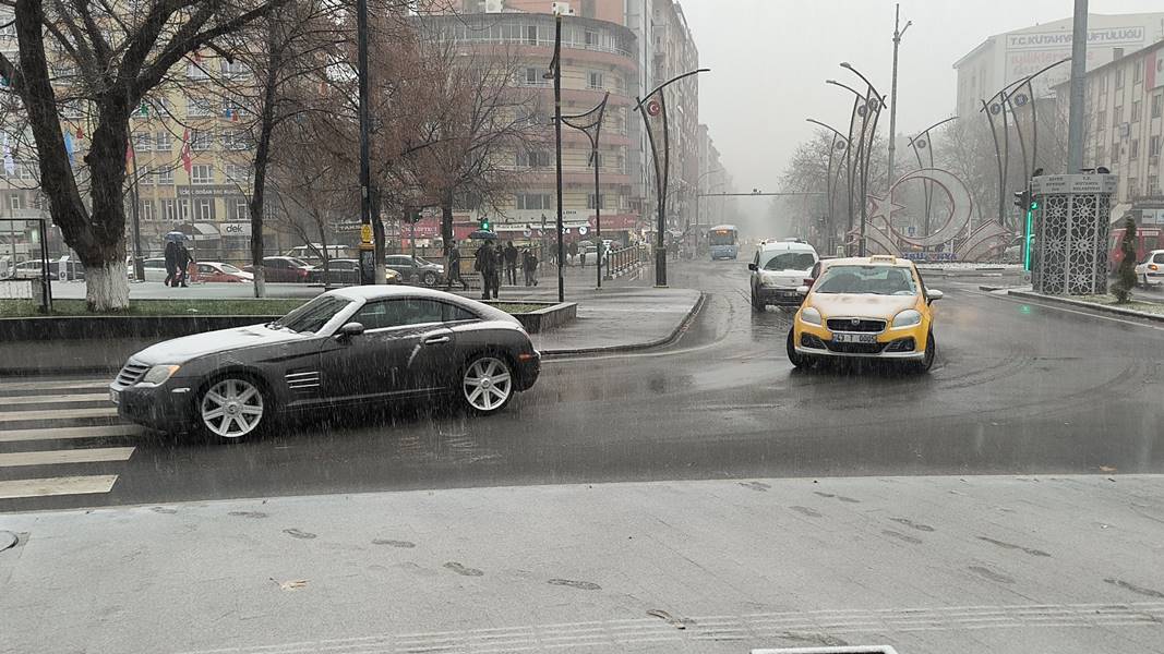 Kütahya Ya Mevsimin Ilk Karı Yağdı (2)