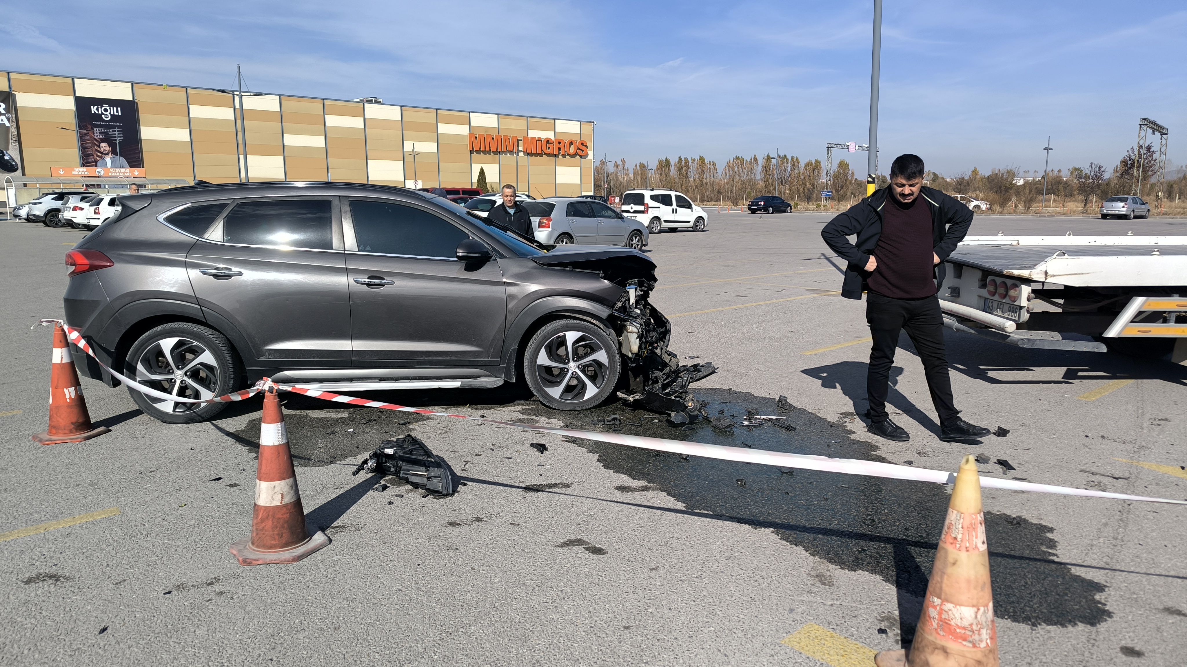 Kütahya’da Alışveriş Merkezi Otoparkında Kaza  (2)