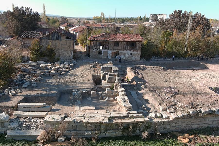 Kütahya’da Antik Kentin Anıtsal Giriş Kapısı Bulundu (4)